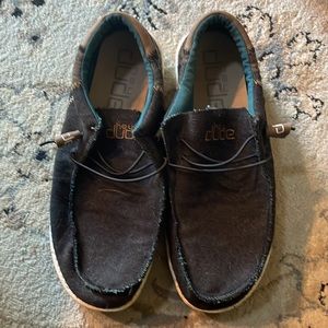 HEY DUDES MEN’S SIZE 13 Shoes!